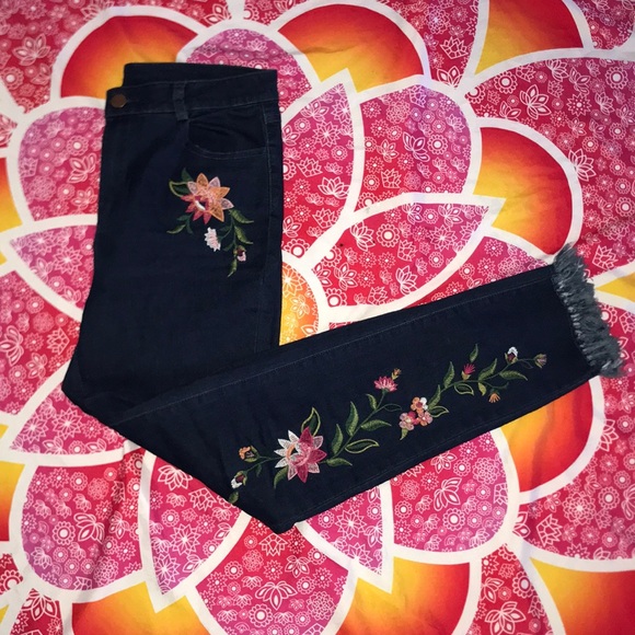 Flying Tomato Denim - Dark Wash Jeans with Floral Embroidery and Fringe